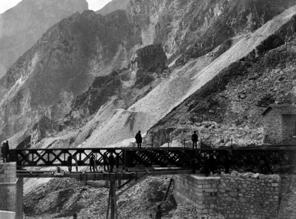 italie, toscane, carrara, construction du chemin de fer du marbre, 1920 1930