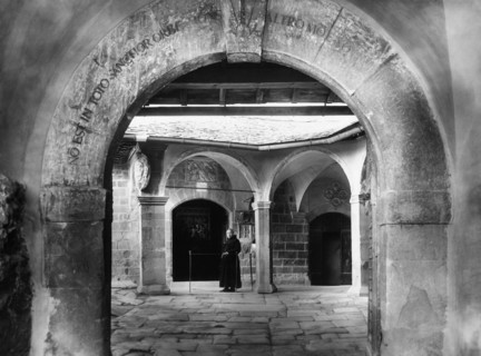 italie, toscane, chiusi della verna, intérieur du sanctuaire de la verna, 1920