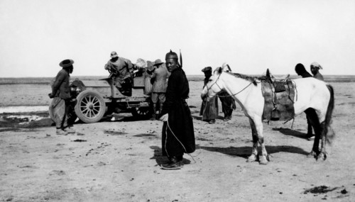 mongolie, raid pekin-paris, l'itala s'arrête à un puits dans le désert de gobi, 1907