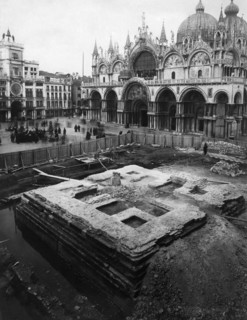 italie, venise, venise, piazza san marco, blocage de la base du clocher après l'effondrement, 1902