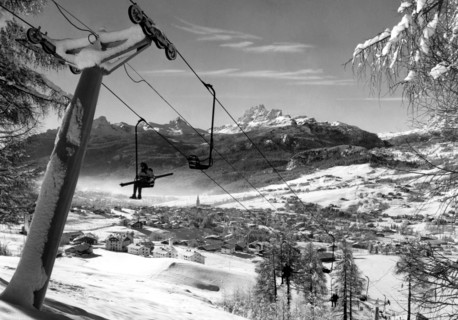 italie, veneto, vue d'hiver de cortina d'ampezzo, 1964