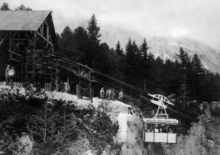 italie, veneto, le téléphérique de cortina d'ampezzo, années 1920