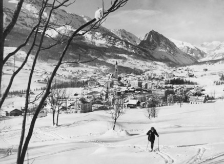 italie, trentino, cortina d'ampezzo, panorama d'hiver vers col rosà, 1953