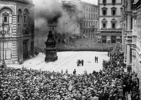 toscane, florence, fête du feu à l'occasion du samedi saint, 1930 1940