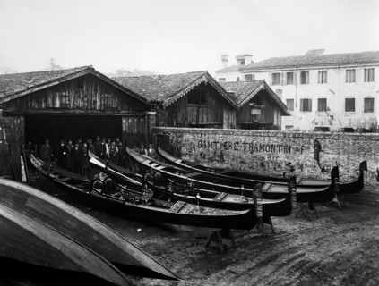 italie, venise, tramontin l'un des plus anciens chantiers de gondoles, 1910 1920