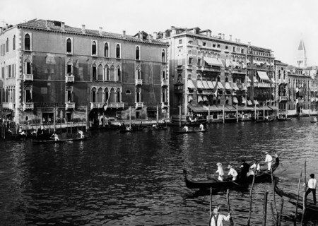 italie, venise, la régate royale passe devant le grand hôtel, 1910 1920