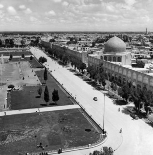moyen-orient, iran, vue de la place royale avec la mosquée lotfollah, 1965