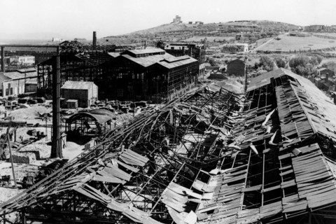 italie, toscane, piombino, vue d'une zone industrielle, 1940 1950