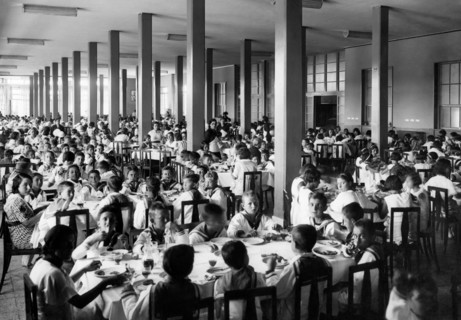 italie, toscane, tirrenia, le réfectoire de la villa rosa maltoni mussolini, 1930 1940