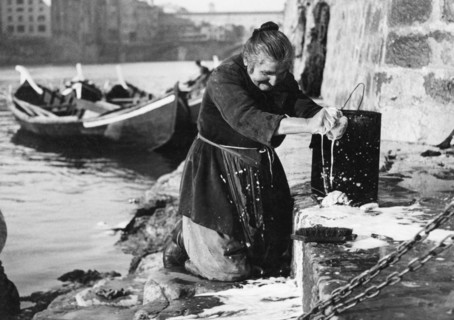 italie, toscane, florence, lavandière au verger de pêchers de santa rosa, 1910 1920