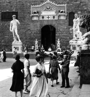 italie, toscane, florence, vue de la piazza della signoria, 1957