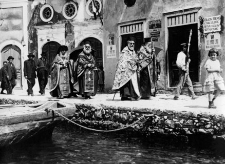 europe, grèce, castelrosso, procession funéraire, 1920 1930
