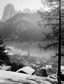 italie, trentino alto adige, ortisei, panorama d'hiver, 1950