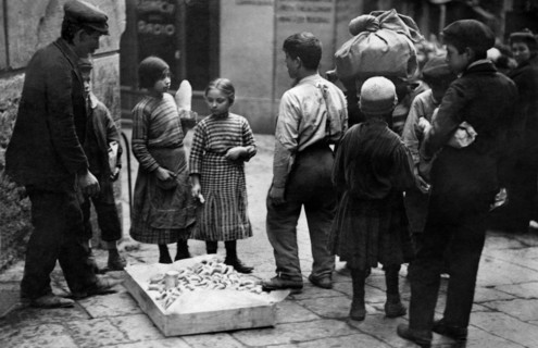 italie, campanie, naples, vendeur ambulant de zeppole, années 1900