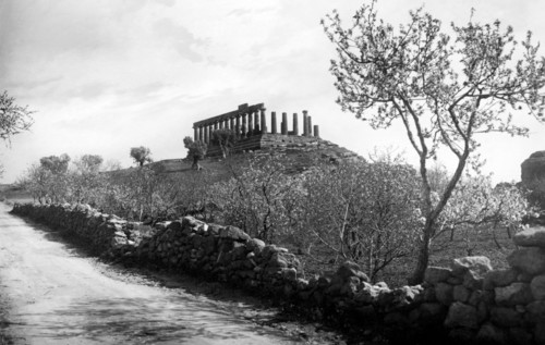 europe, italie, sicile, agrigento, vue du temple de juno lacinia, 1920 1930