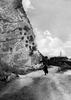 europe, italie, sicile, caltabellotta, vue des grottes sarrasines, 1920 1930
