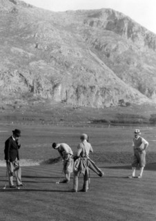 europe, italie, sicile, palerme, membres du club de golf mondello pendant un match, 1930