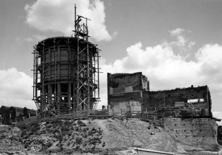 italie, basilicate, pisticci, construction du réservoir relié à l'aqueduc de pugliese, 1933