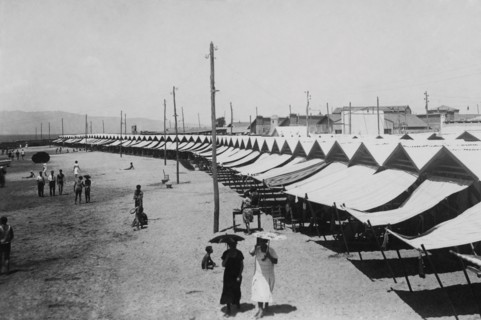 europe, italie, calabre, reggio calabre, vue des thermes le long de la côte, années 1920