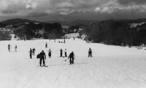 europe, italie, calabre, santo stefano in aspromonte, skieurs sur les pistes de gambarie, 1939