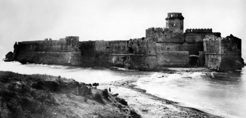 europa, italie, calabre, île de capo rizzuto, vue de le castella, années 1920