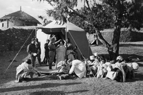 afrique, éthiopie, adua, la croix rouge italienne assiste les indigènes malades, années 1920 1930