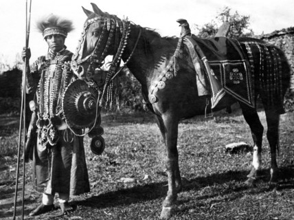afrique, éthiopie, guerrier seioan habillé en fête avec son cheval, 1920 1930