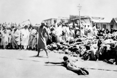 afrique, éthiopie, scènes de cruauté abyssinienne, punies par la flagellation, 1930 1940