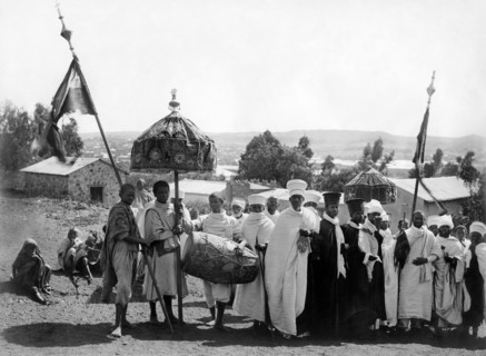 afrique, éthiopie, un groupe de debris se rendant à une fête, 1900 1910