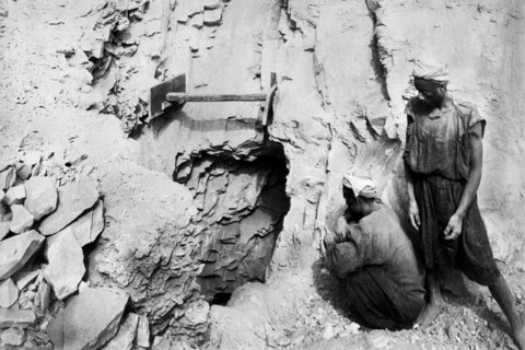 afrique, égypte, nécropole de thèbes, deir el-medina, site de découverte de la tombe de l'architecte kha et de sa femme merit, 1906