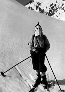 afrique, maroc, un skieur sur le haut atlas, 1920 1930