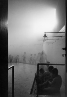 europa, italie, turin, colonie permanente 3 janvier, tout le monde sous la douche, 1930
