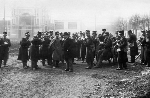 europe, italie, turin, la ration des soldats pendant la grève de l'exposition, 1911