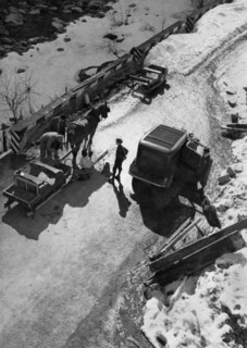 europe, italie, piedmont, strada del sempemonte, préparation des traîneaux pour la traversée hivernale du col, 1930 1940