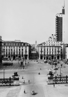 europe, italie, piémont, turin, piazza castello vue du palais royal, 1957