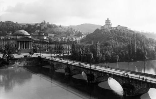 europe, italie, piémont, turin pont de la grande mère de dieu, en arrière plan monte dei cappuccini, 1957