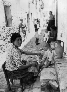 europa, italie, calabre, amendolara, vie dans les rues du village, 1963