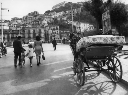 europe, italie, calabre, cosenza, rue de la ville, 1962