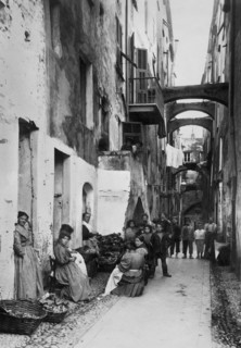 europe, italie, ligurie, san remo, femmes et enfants dans les rues de la ville, 1915