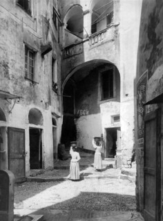 europe, italie, ligurie, san remo, femmes sur la piazza capitolo, 1900 1910
