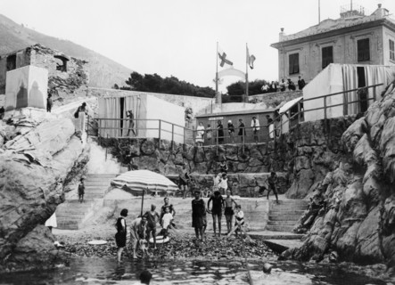 europe, italie, ligurie, genes, baigneurs sur la plage de quinto, années 1920