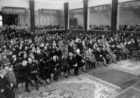 italie, sanremo, spectateurs pendant la cérémonie de remise des prix de sanremo 1939, 1940
