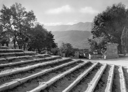 europe, italie, abruzzes, l'aquila, les marches de l'église de san bernardino, 1930 1940