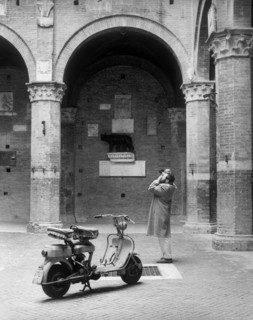 photographe, cour du podestat, sienne, toscane, italie, 1962