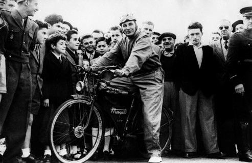 europe, france, pau, 40.000 procès pour la moto-moustique, 1952