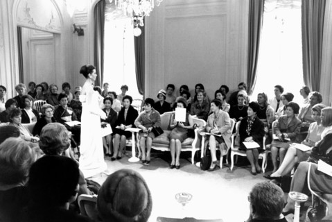 europe, france, paris, défilé de mode christian dior, années 1970