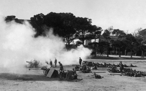 europa, italie, toscane, livourne, marins pendant un exercice de canonnière, 1920 1930