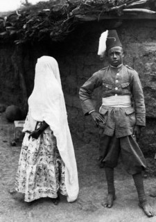 afrique, eritrea, tigrai, un ascari et son épouse, 1920 1930