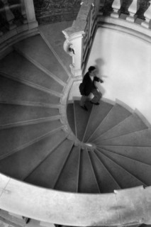 italie, campanie, padula, escalier en colimaçon de la chartreuse de san lorenzo, 1920 1930