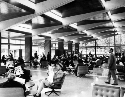 italie, toscane, sienne, chianciano, intérieur d'une station thermale, 1969